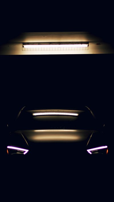 Фары на темном фоне