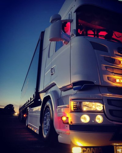 Тягач Вольво Скания