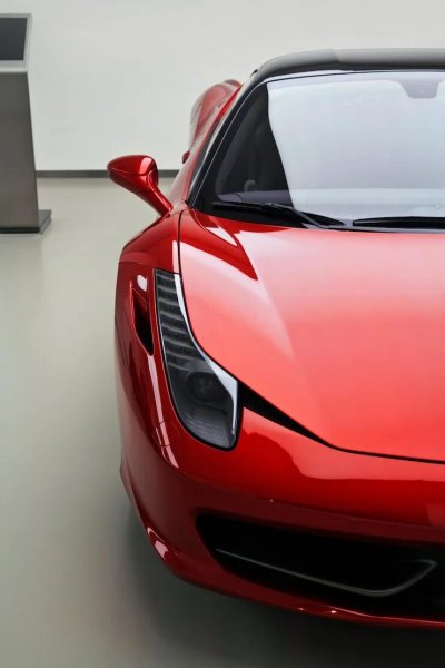 Красные автомобили