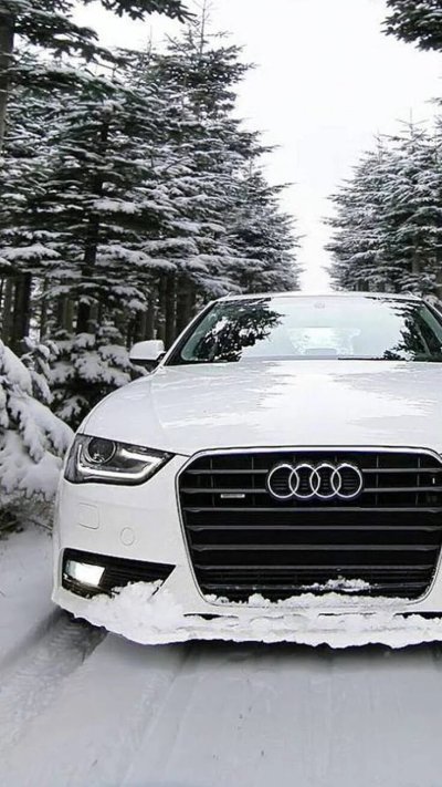 Белый автомобиль