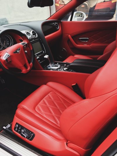 Салон w205 красный