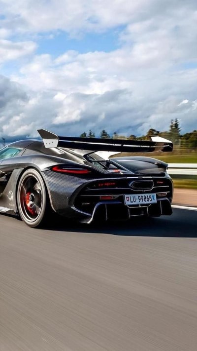 Кенигсегг 2023