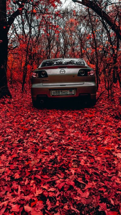 Красная мазда