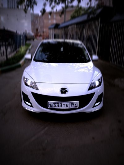 Мазда 3 белая