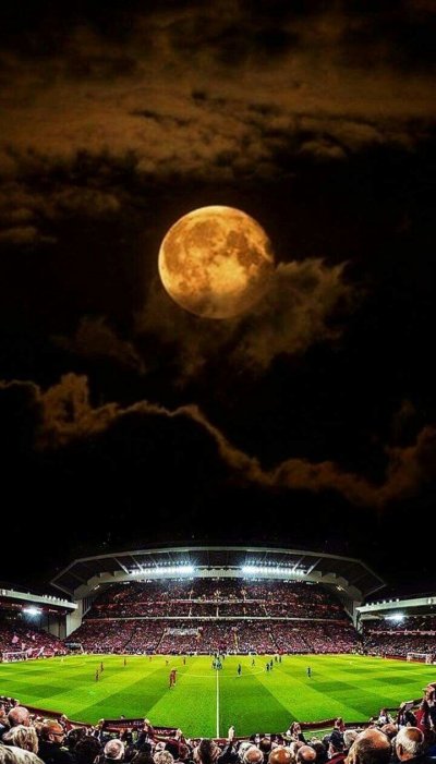 На футбольном стадионе