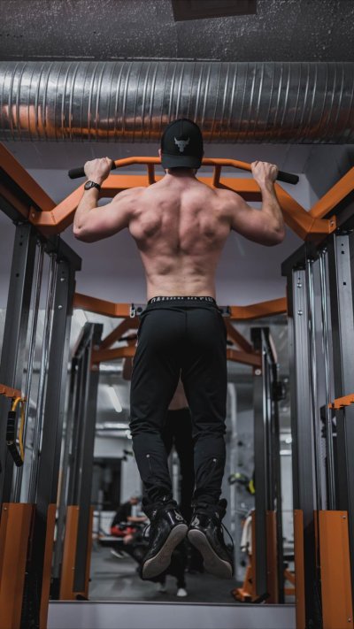 Подтягивания с отягощением