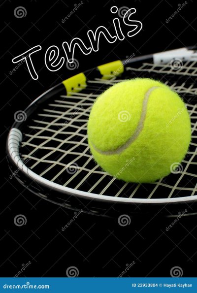 Теннисная ракетка и мяч