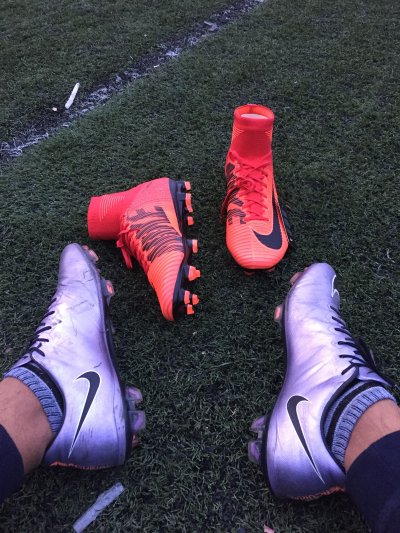 Бутсы на ногах