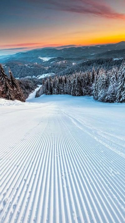 Горный склон зимой