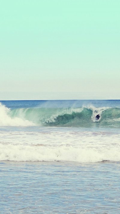 Обои Прибой сбоку на айфон