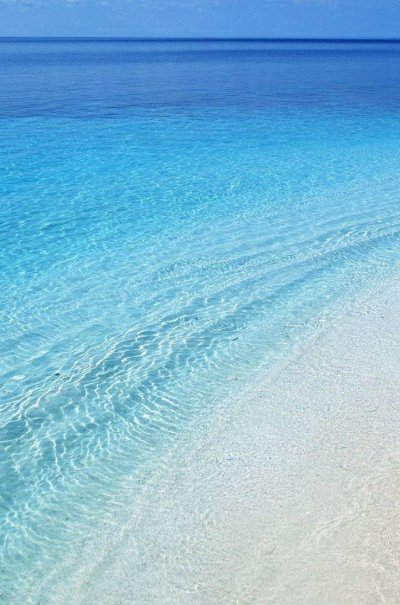 Голубое море