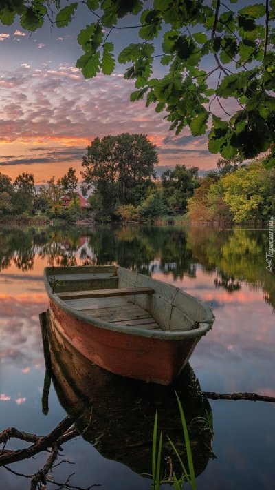 Лодка на реке