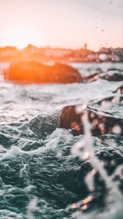 Брызги волн