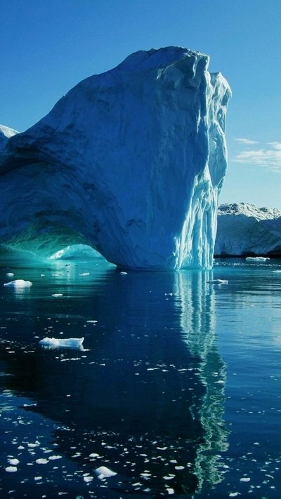 Айсберг в Ледовитом океане