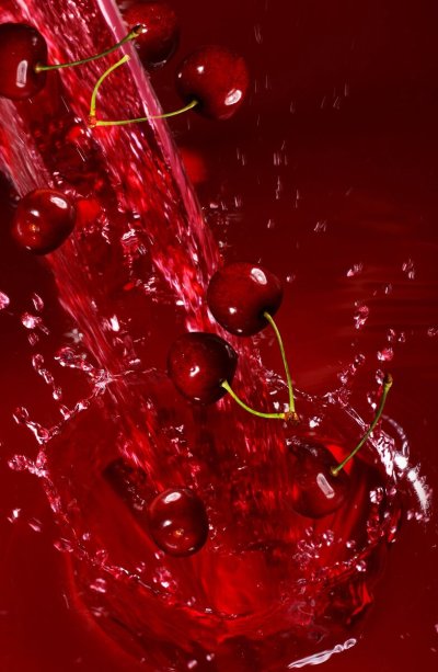 Вишня в воде