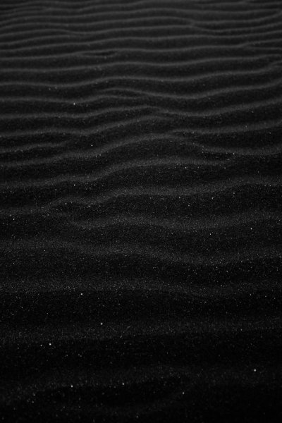 Черный песок