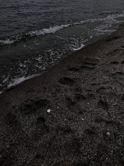 Черный песок