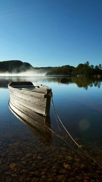 Лодка на озере