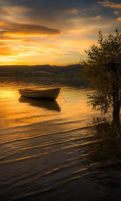 Закат на реке