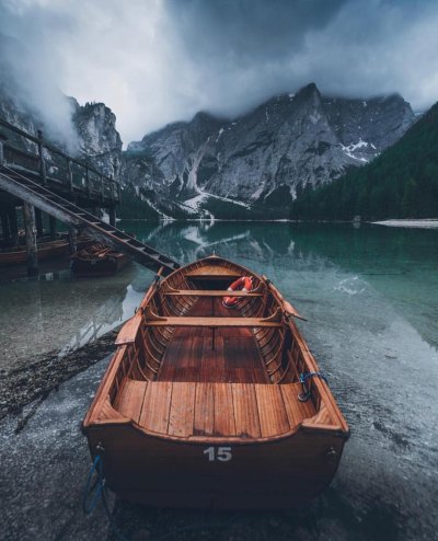 Красивая лодка