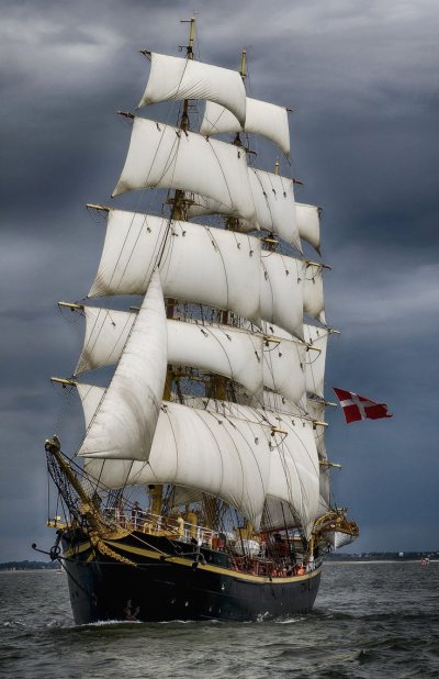 Бригантина парусник