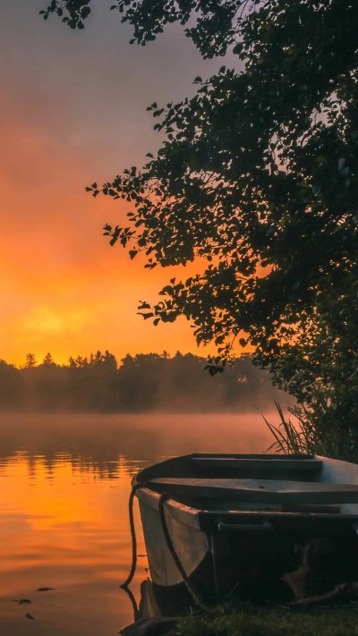 Лодка на реке