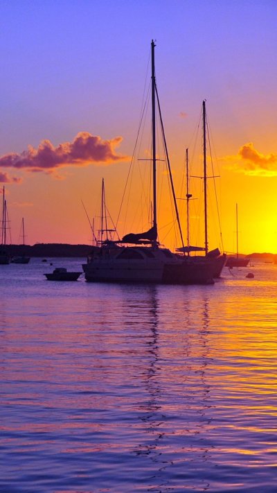 Яхта на закате