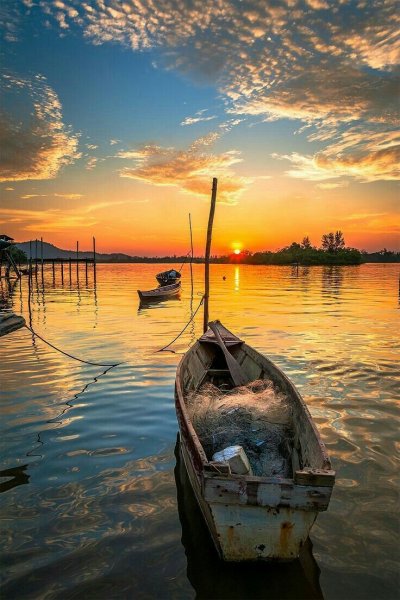 Лодка на берегу