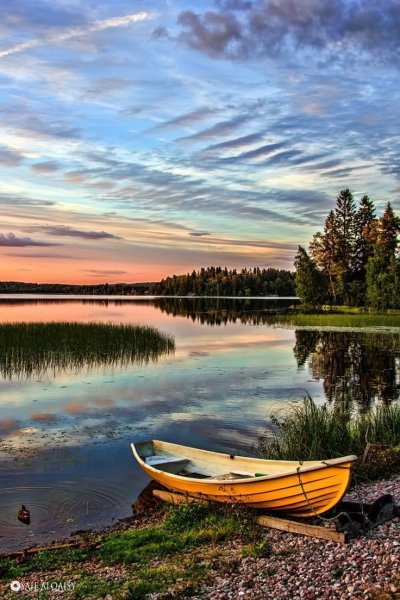 Лодка на реке