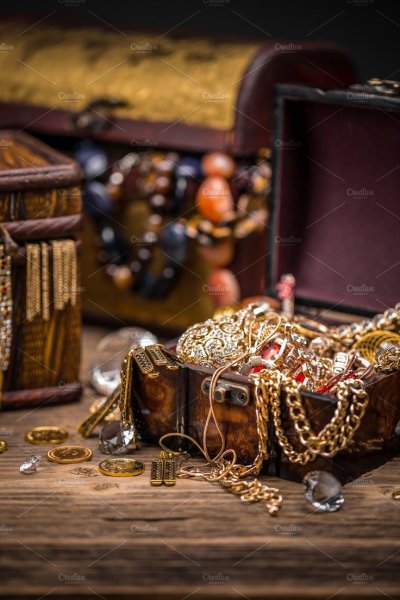 Сундучок с драгоценными камнями