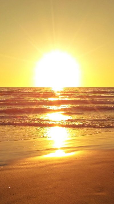 Золотой закат на море