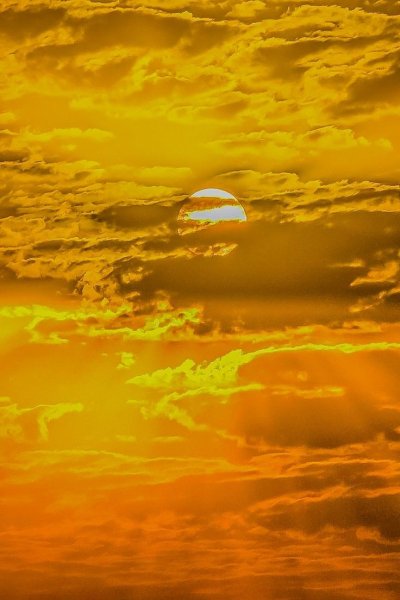 Желтый закат