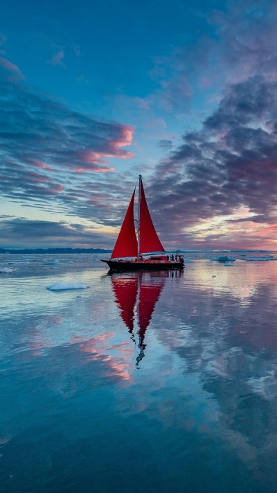 Корабль в море