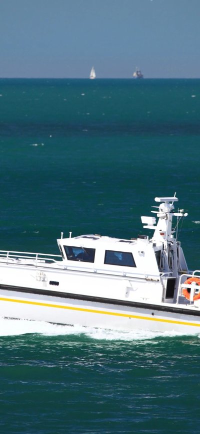 Катер на черном море