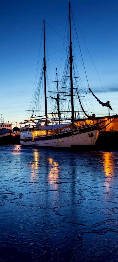 Корабль у причала