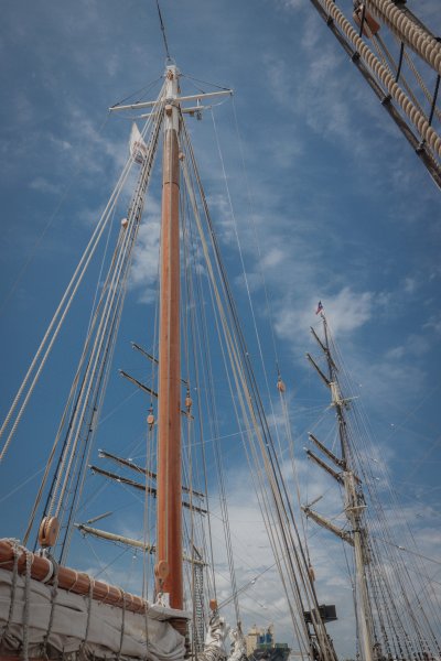 Корабль на столбе