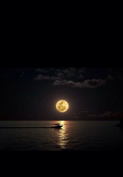 Луна и море