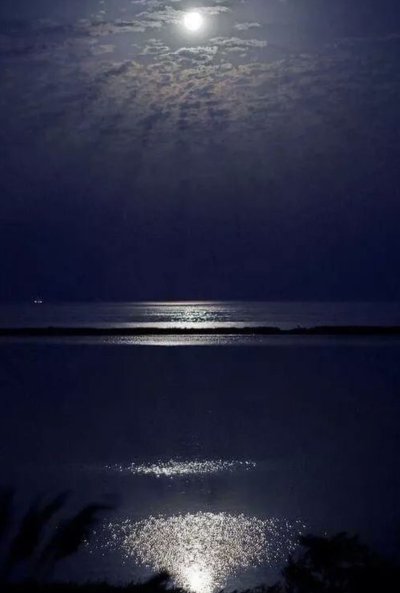 Лунная дорожка на море