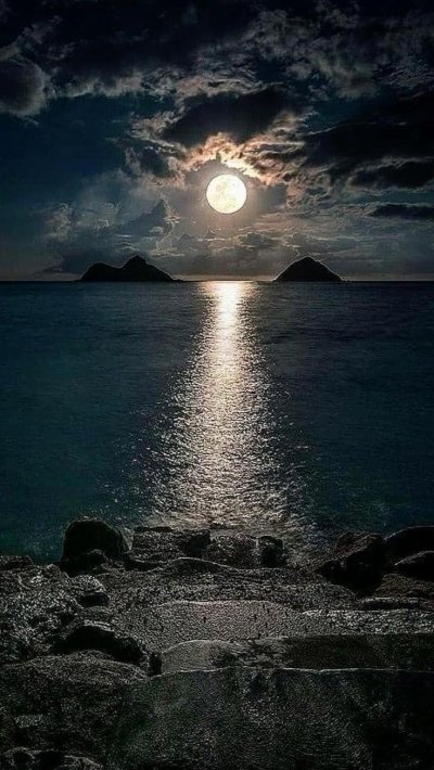 Луна над морем