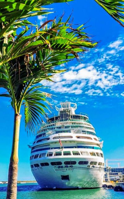 Круизный лайнер Карибы