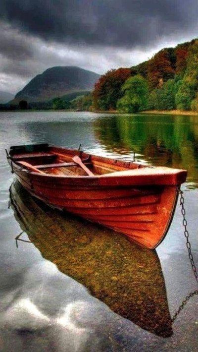 Лодка деревянная