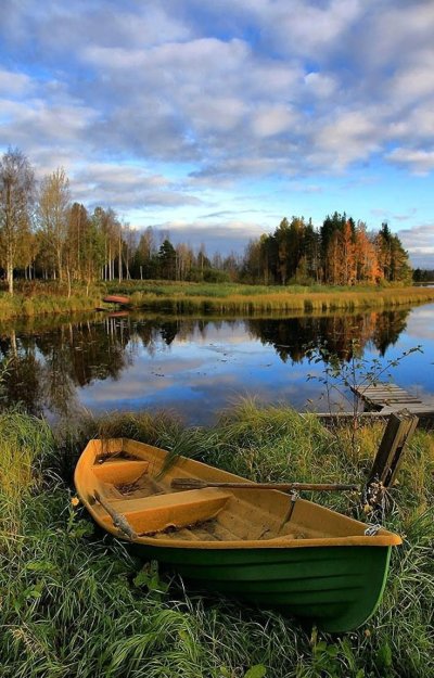 Лодка на реке