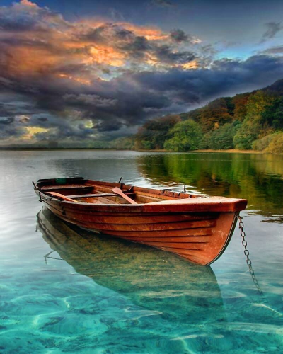 Лодка в море