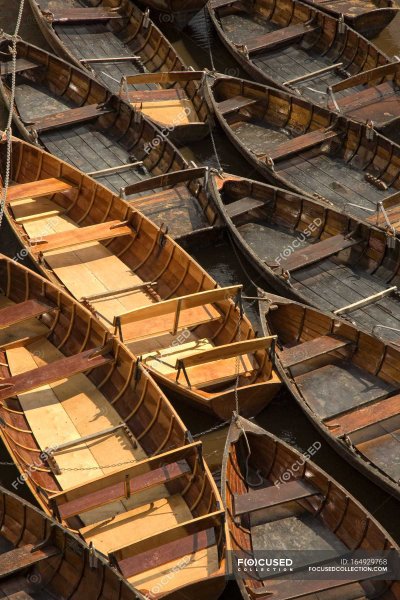 Старая деревянная лодка