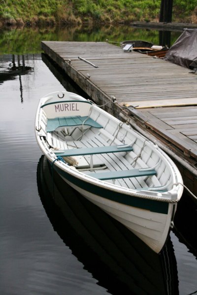 Лодка деревянная