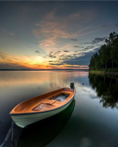 Лодка на озере