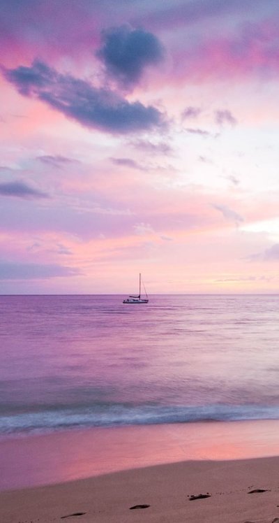 Розовый закат на море