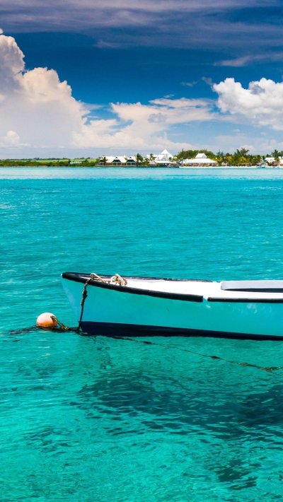 Обои на самсунг экзотический пляж с лодкой