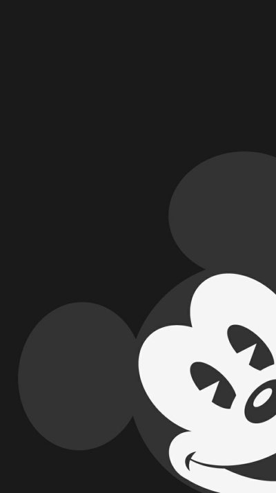 Микки Маус на черном фоне