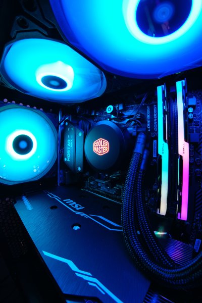 Комп с неоновой подсветкой